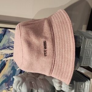 Steve Madden light pink bucket hat